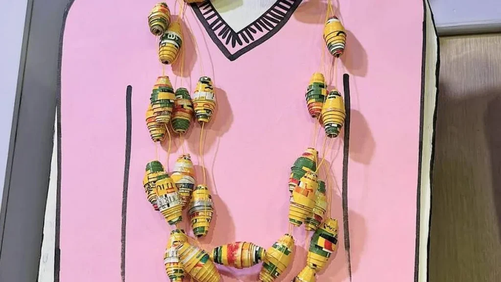 Imagem colar upcycling faca voce mesmo do artigo Colar Personalizado (Acessório Upcycling) - Faça Você Mesmo