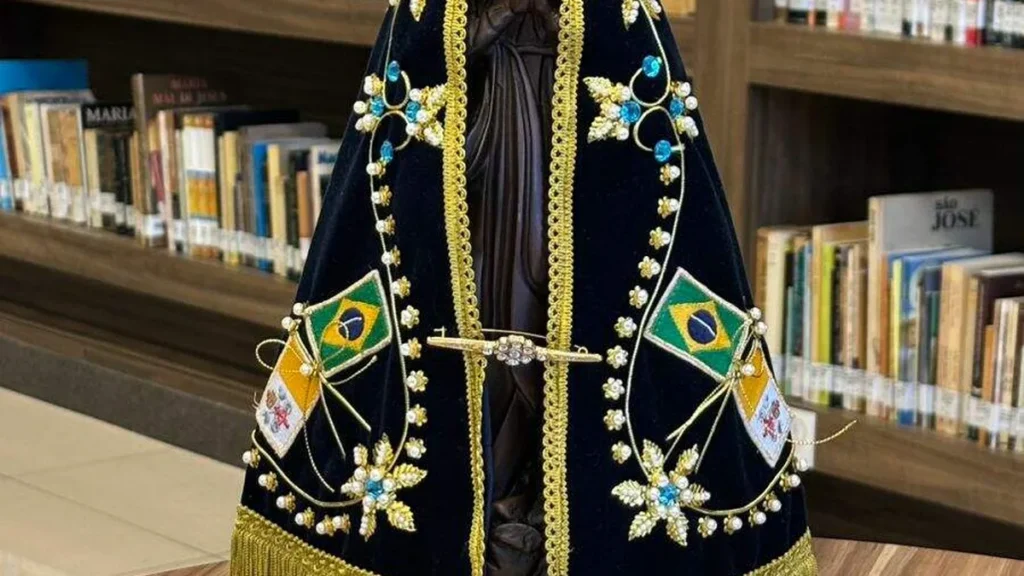 Imagem Maria e a Biblia do artigo Maria, Mãe da Palavra