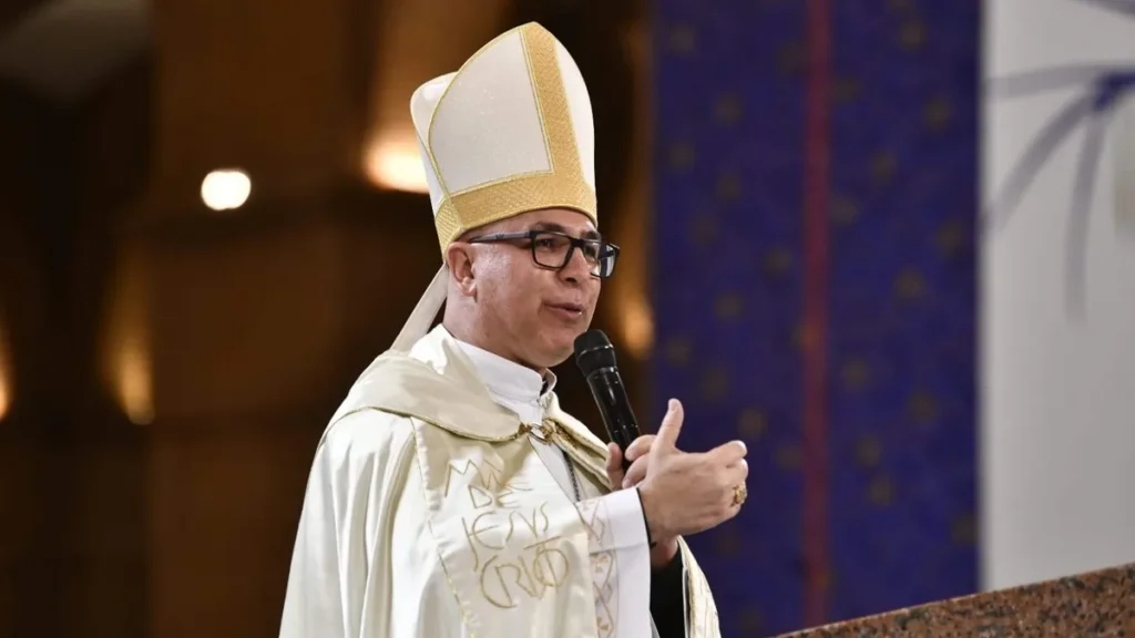 Imagem Dom Ricardo Hoepers celebra a Novena da Padroeira 2025 do artigo Dom Ricardo Hoepers destaca 3 dons vindos do cuidado de Deus