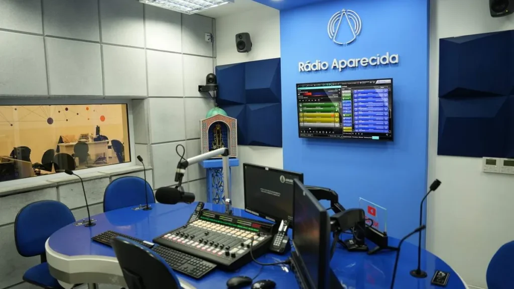 Imagem Estudio Radio Aparecida do artigo Rádio Aparecida: 74 anos de história, música, fé e missão