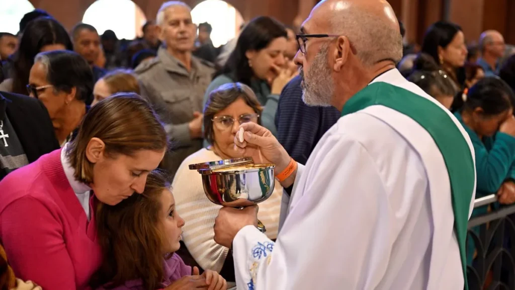 Imagem missa 4 do artigo Somos uma só família na Casa da Mãe