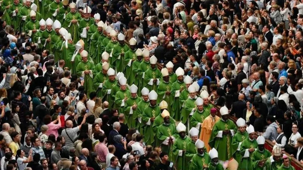 Imagem missa encerramento sinodo 2024 do artigo A prática da sinodalidade na história da Igreja Católica