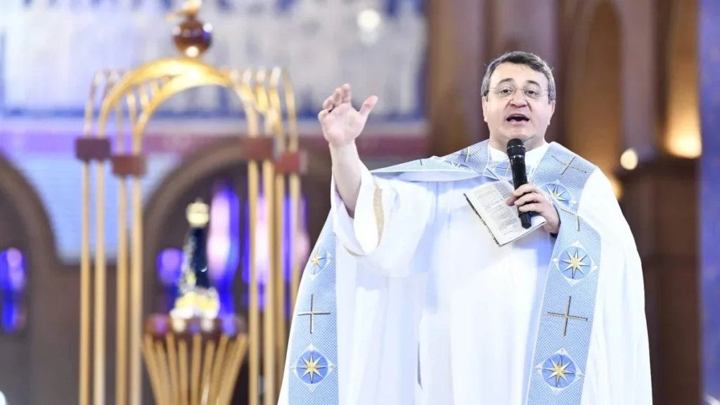 Em sua pregação, Pe. Marlos Aurélio destacou a importância da Eucaristia para os cristãos