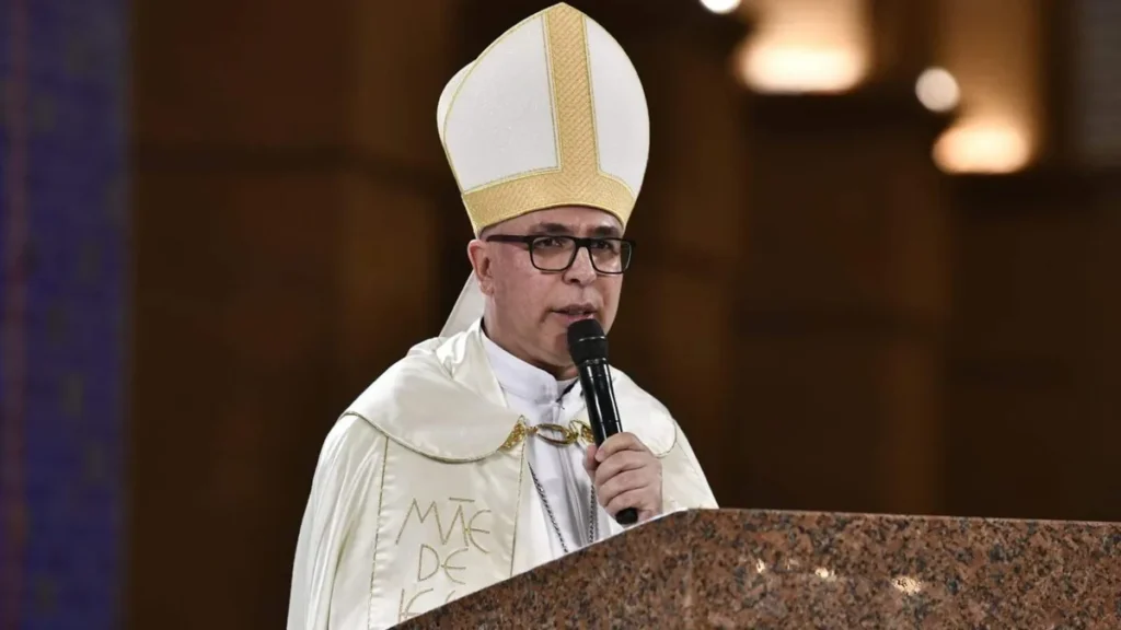 Imagem Dom Ricardo Hoepers no 6 dia da Novena do artigo Com Maria, cuidar da vida humana, dom sagrado de Deus!