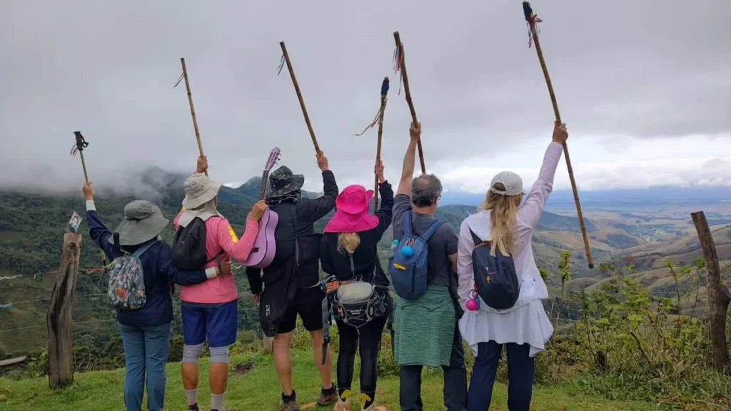 Imagem Peregrinos no Caminho da Fe 2025 do artigo Peregrinos chegam ao Santuário Nacional para celebrar a Padroeira do Brasil