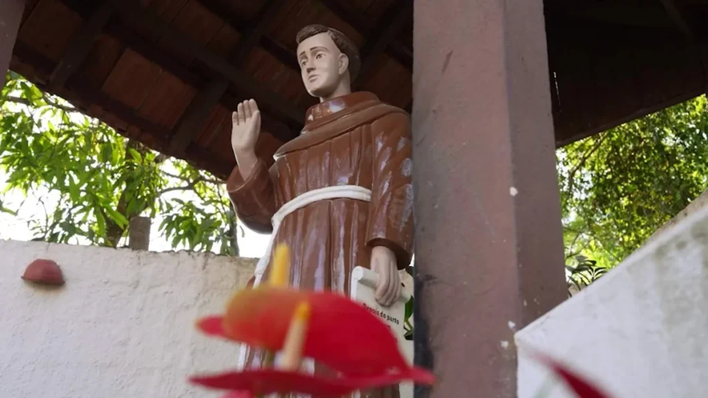 Imagem imagem de sao frei galvao do lado externo do santuario em guaratingueta do artigo Quem é São Frei Galvão para você?