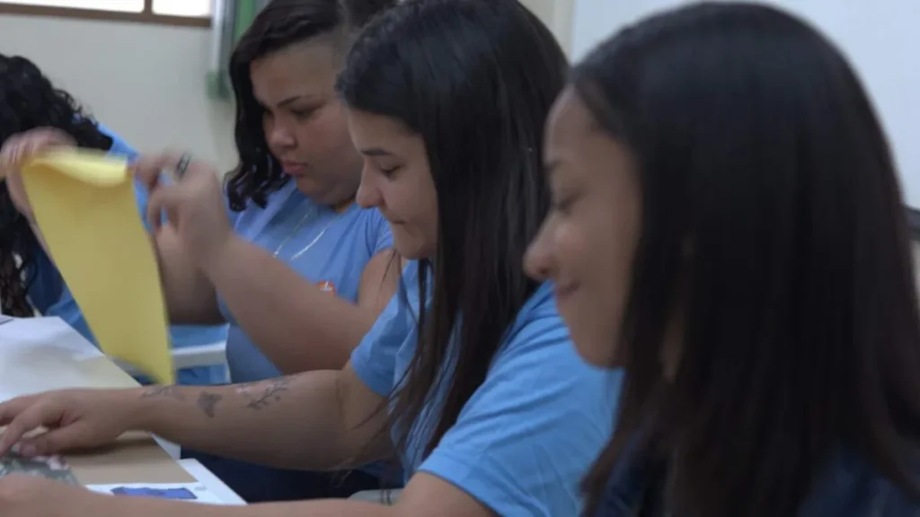 Imagem Adolescente Conectado CAS Perpetuo Socorro do artigo Seguindo o Redentor: compromisso com a inclusão da juventude