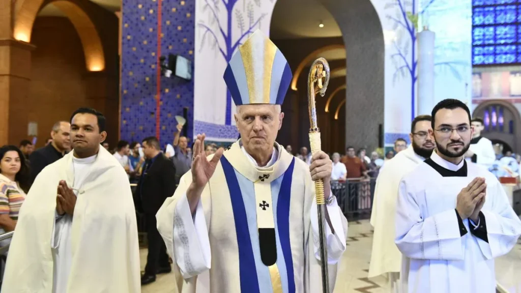Imagem Dom Orlando Missa Solene Festa da Padroeira do artigo O que é a benção apostólica?