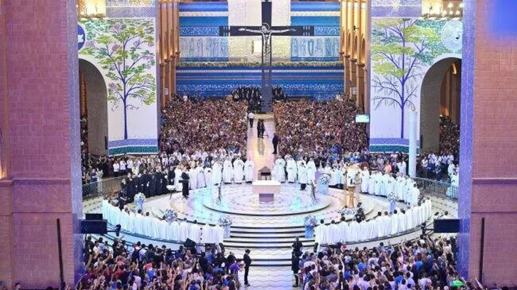 Imagem IMG RELEASE 13.10 do artigo Homenagens à Padroeira do Brasil reúnem 494 mil em Aparecida