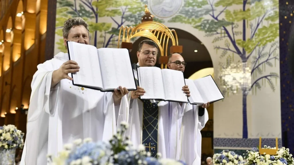 Imagem Missa de Encerramento Festa 2025 do artigo Livro dos Devotos é eternizado no coração da Casa da Mãe Aparecida