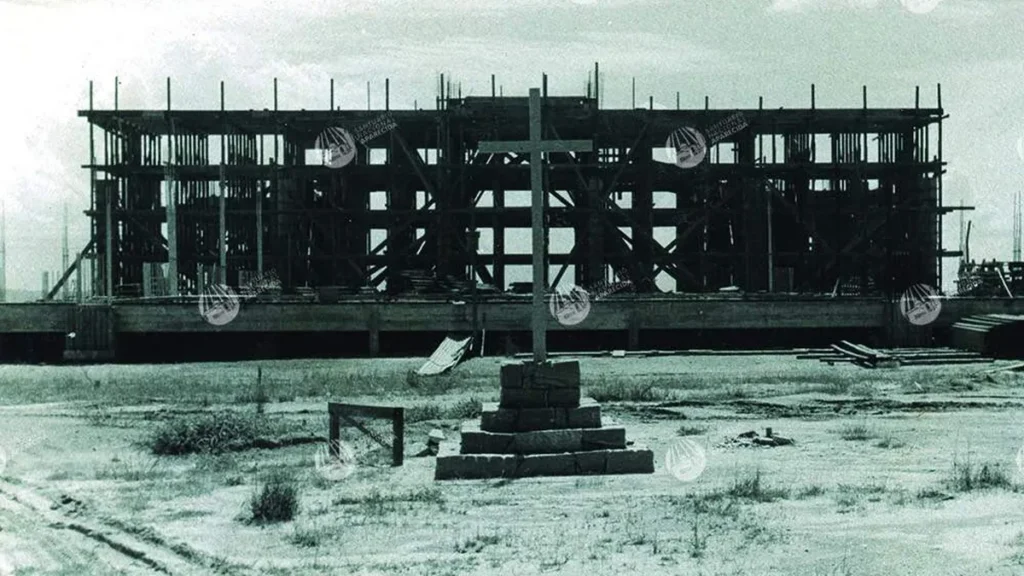 Início da construção da Ala Norte