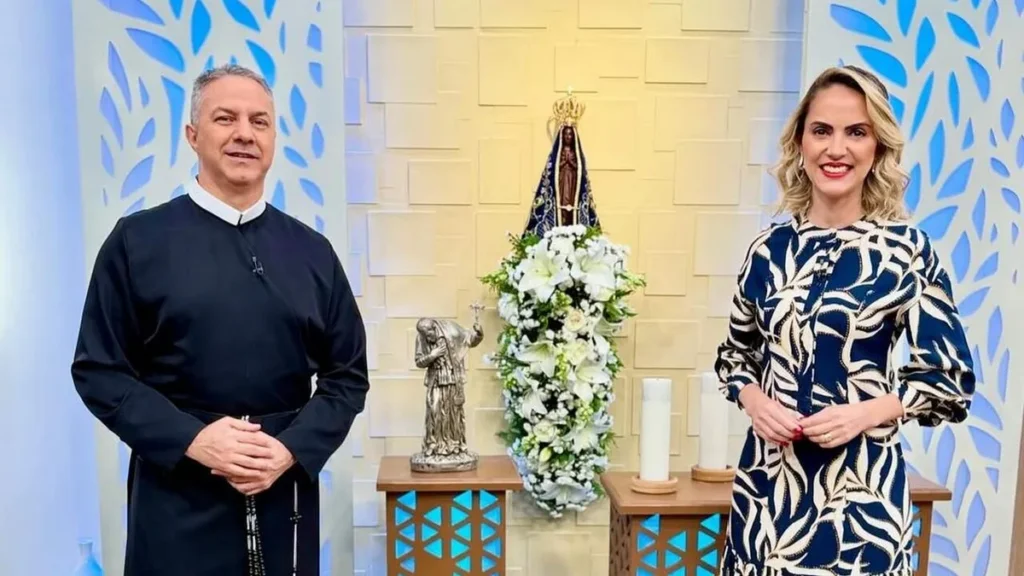 Imagem Padre Camilo e Jessica Fernandes Easy Resize.com do artigo “Bênção da Noite” exibe edição especial direto da Fachada Sul
