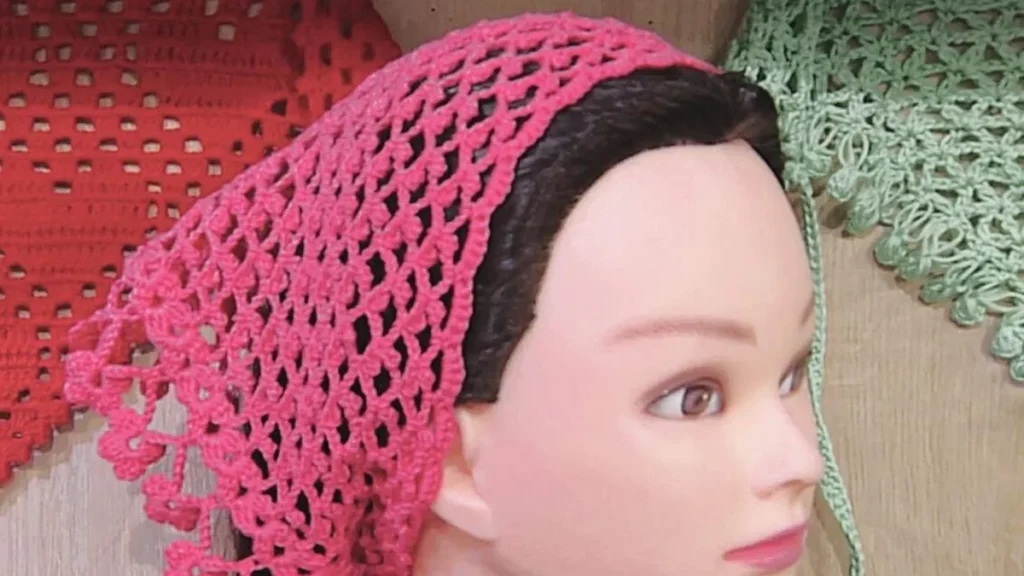 Bandana de Flores em Crochê ensinada pela artesã Jackie Fonseca no "Faça Você Mesmo" desta terça-feira.