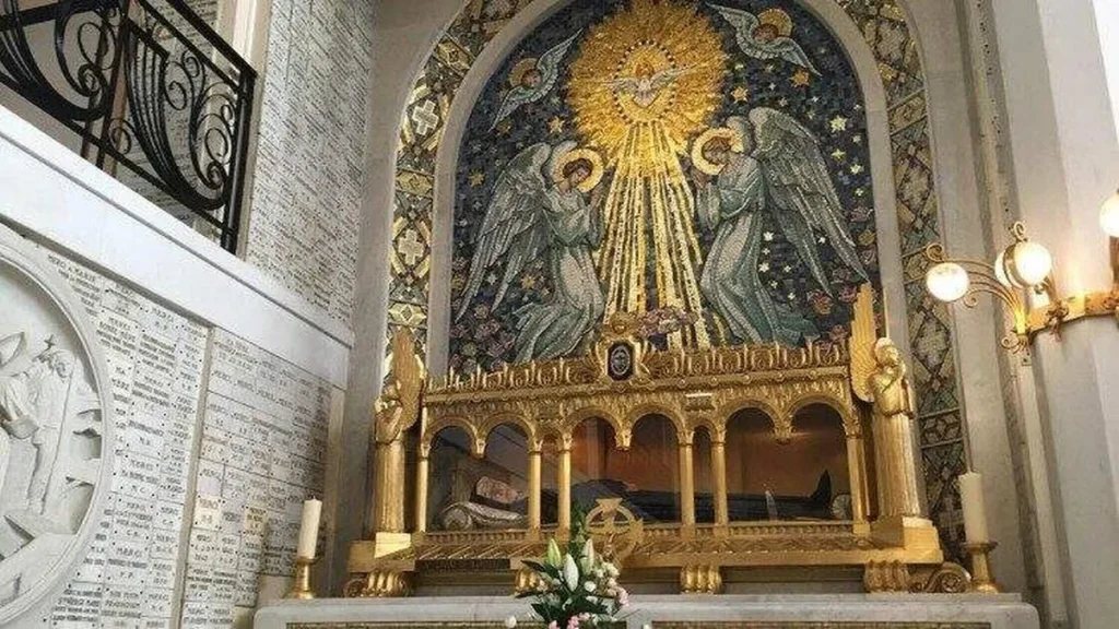 Capela de Nossa Senhora da Medalha Milagrosa, localizada em Paris, França