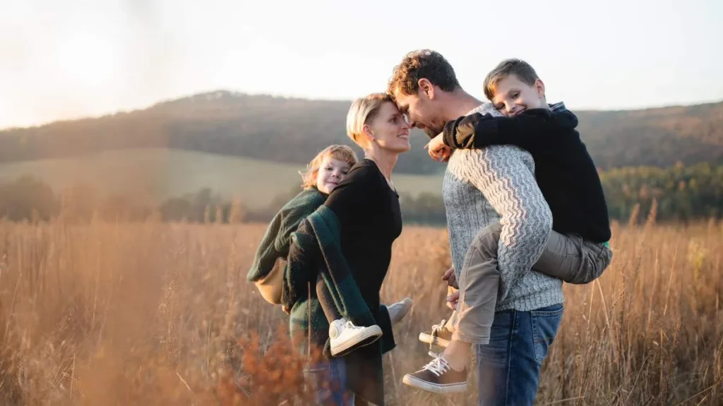 Imagem familia no campo do artigo 6 ensinamentos papais sobre o matrimônio e a família