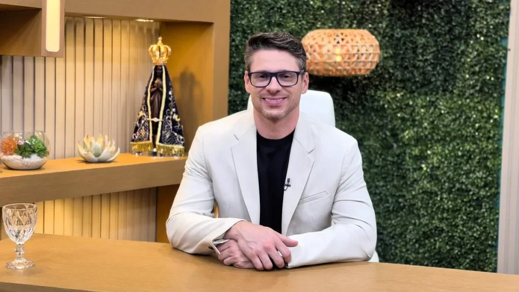 Dr. Rodrigo Gurgel recebe a reumatologista Marília Furquim para falar sobre o caso de Arianne no "Você Bem Melhor" deste sábado. (Créditos: Cleyson Martins / TV Aparecida)