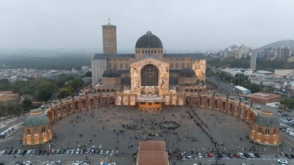 Imagem Santuario visto de cima do artigo Cinco centros marianos de peregrinação pelo mundo
