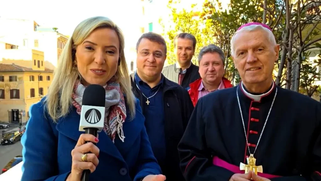 Imagem redentoristas dom orlando e camila morais em roma para os 20 anos da tv aparecida 1 compressed do artigo TV Aparecida celebra 20 anos em audiência com o Papa Leão XIV