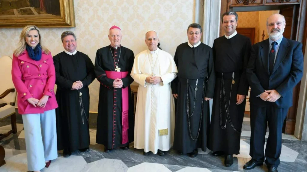Imagem Comitiva que visitou o pontifice do artigo Redentoristas são acolhidos pelo Papa Leão XIV no Vaticano