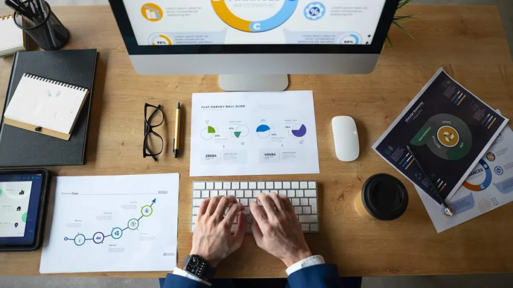 Imagem pessoa no escritorio analisando e verificando graficos financeiros do artigo Finanças: o desafio central dos novos empreendedores