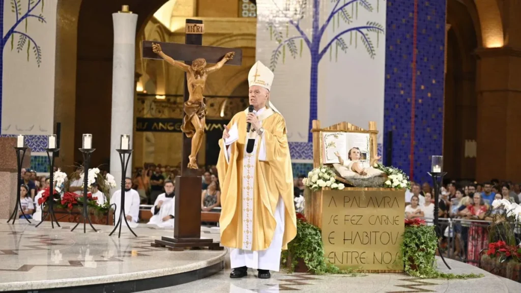 Imagem Dom Orlando no Altar Central do Santuario Nacional do artigo Missa marca o encerramento do Ano Santo no Santuário Nacional