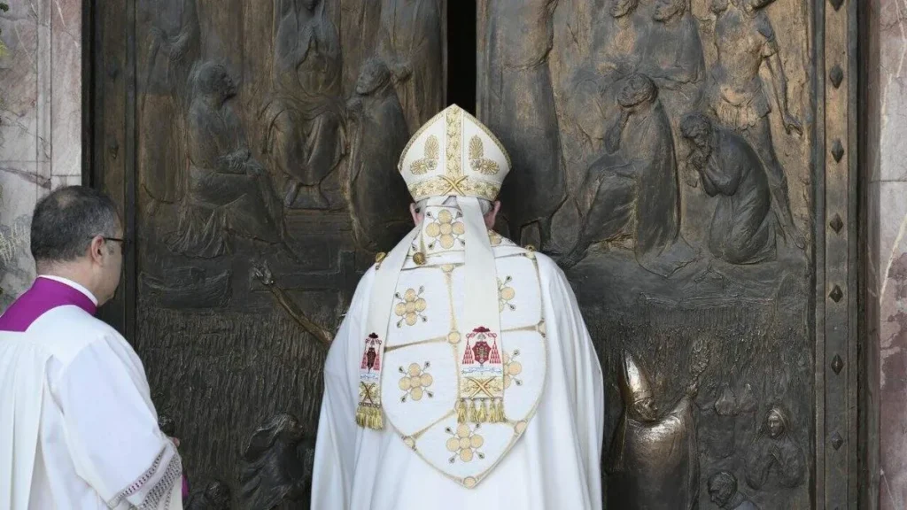 Imagem Fechamento da Porta Santa da Basilica de Sao Paulo Fora dos Muros do artigo Fechamento das Portas Santas marca a reta final do Jubileu