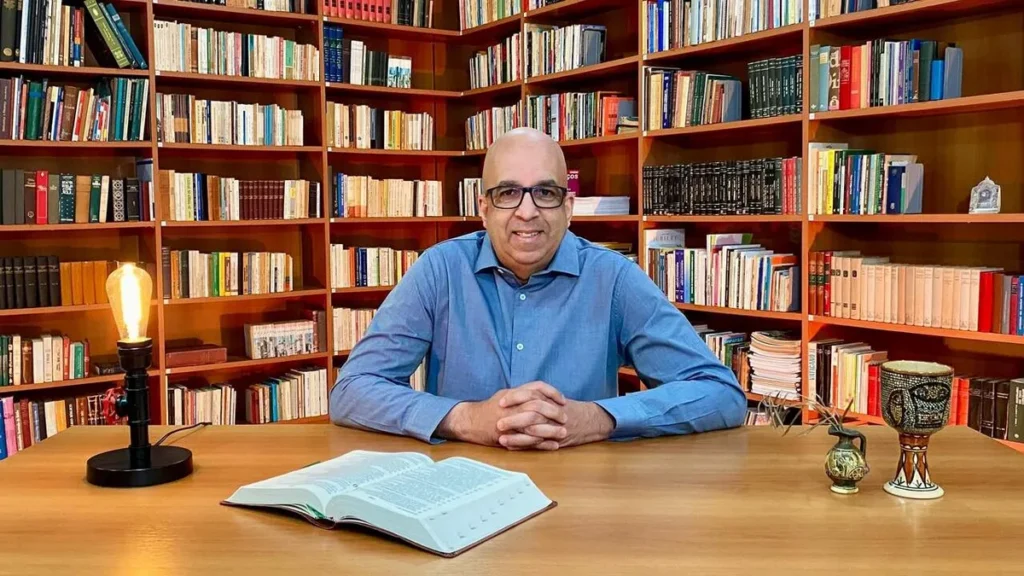 Imagem Padre mauro vilela by vinicius silva do artigo Reveja: Diálogos reflete sobre a força criativa da religião e da moral