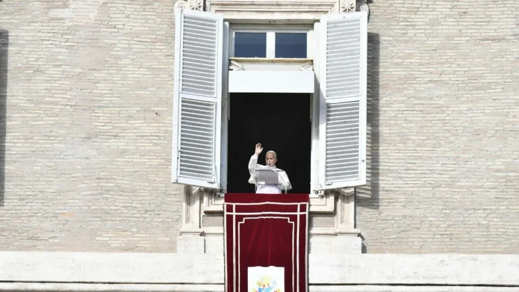 Imagem papa leao XIV no angelus de 21 de dezembro de 2025 do artigo No Angelus, Papa destaca São José como modelo de fé