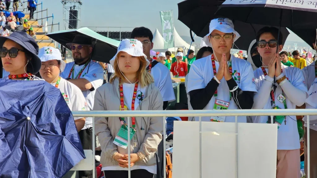 Imagem sul coreanos durante missa de envio da JMJ 2023 do artigo Conheça a oração oficial de preparação para a JMJ 2027