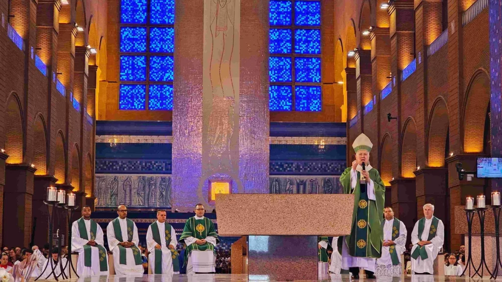 Imagem Celebracao do Segundo Domingo do Tempo Comum presidida por Dom Orlando do artigo Santuário Nacional acolhe a 37ª Romaria dos Aposentados