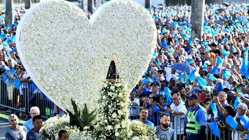 Imagem Andor de Nossa Senhora no Terco dos Homens do artigo Com Maria, pela Família