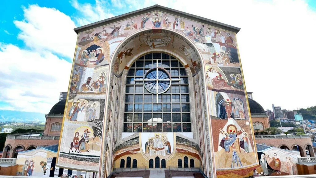 Imagem Fachada Sul do Santuario Nacional do artigo Colabore com a missão evangelizadora da Casa da Mãe