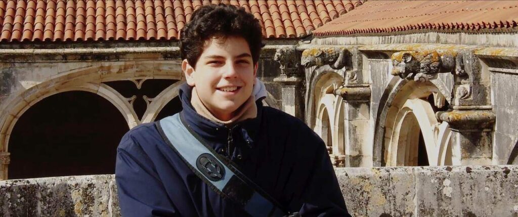 Neste domingo (27/7), às 16h, a TV Aparecida exibe o inédito “O Céu Não Pode Esperar”, sobre a vida do futuro santo millennial Carlo Acutis.