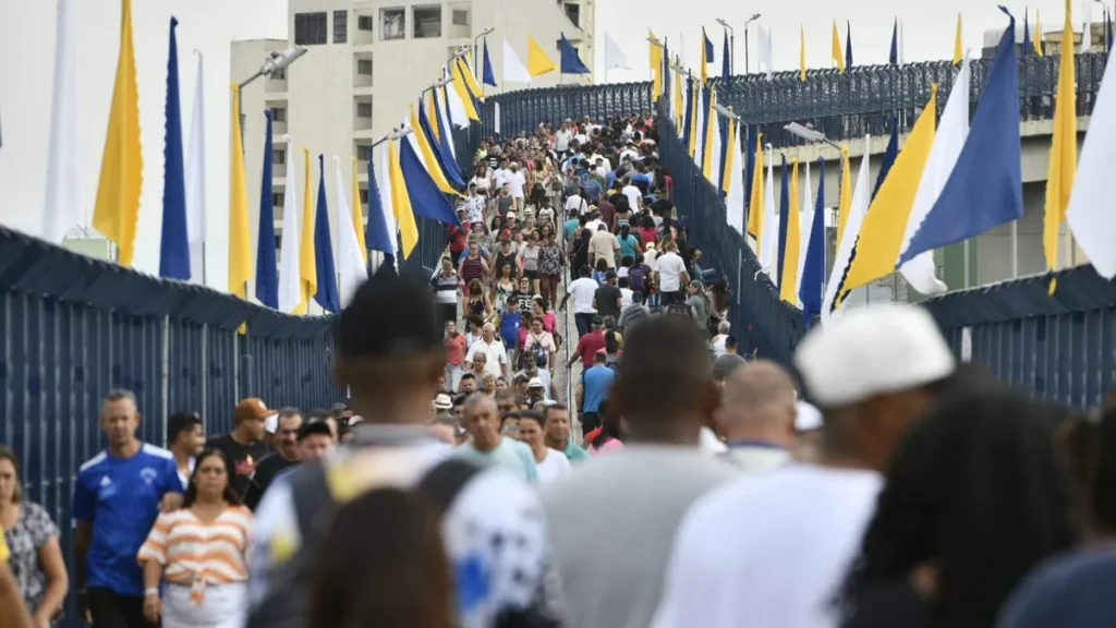 Imagem Passarela da Fe durante o 12 de outubro do artigo Aparecida retira novamente projeto da taxa ambiental da Câmara