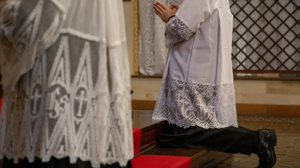 Imagem acolitos do artigo O que é um acólito na Igreja Católica e quais suas tarefas?