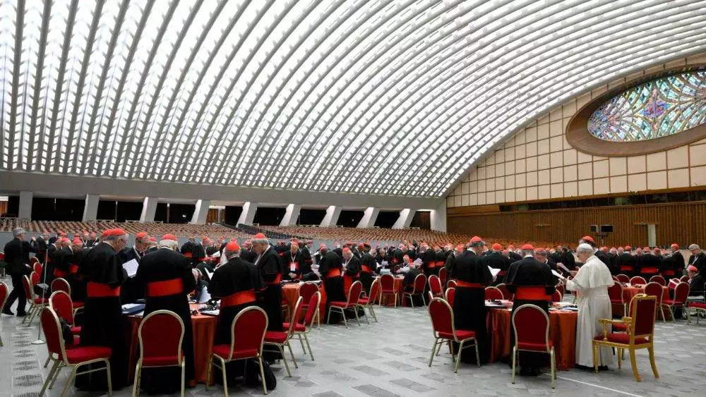 cardeais e papa leão xiv reunidos no primeiro consistório extraordinario em janeiro de 2026 (Vatican Media)