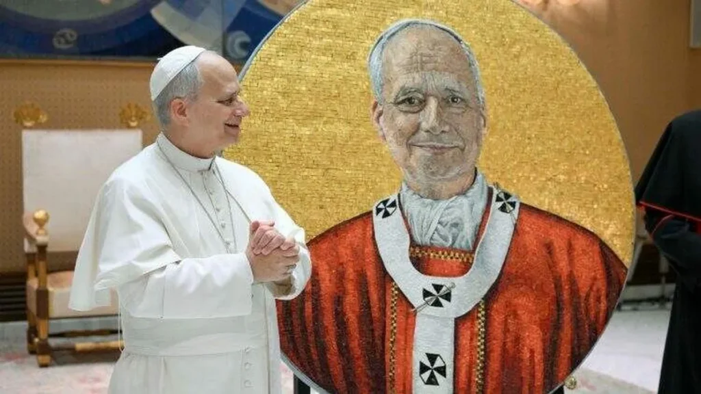 Imagem papa leao xiv e o mosaico de seu rosto para a basilica de sao paulo fora dos muros do artigo Por que os Papas viram mosaicos em São Paulo Fora dos Muros?