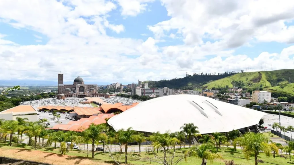 Imagem imagem do complexo do santuario nacional pegando a fachada sul do artigo Lei reconhece Vale do Paraíba como Região Turística da Fé