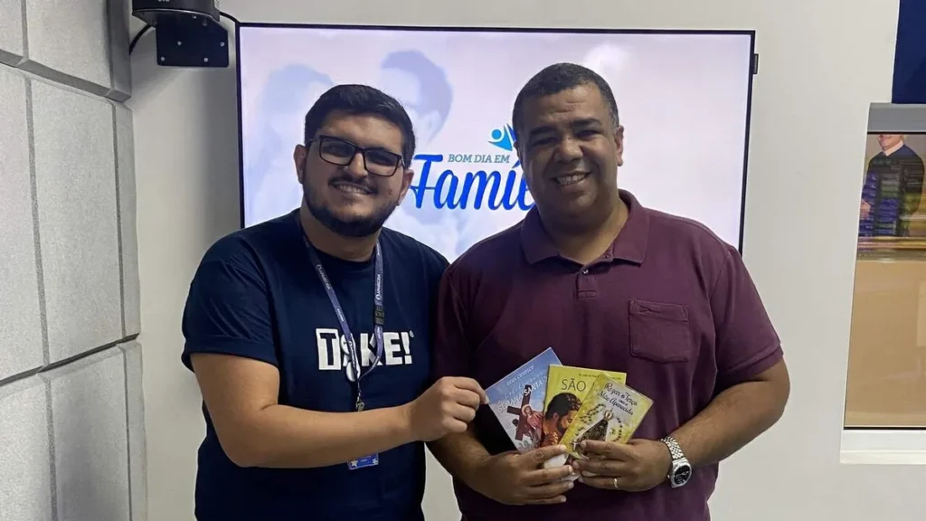 Imagem Daniel Siqueira representante da Editora Santuario no Bom Dia em Familia do artigo Romaria do Terço dos Homens ganha subsídios especiais