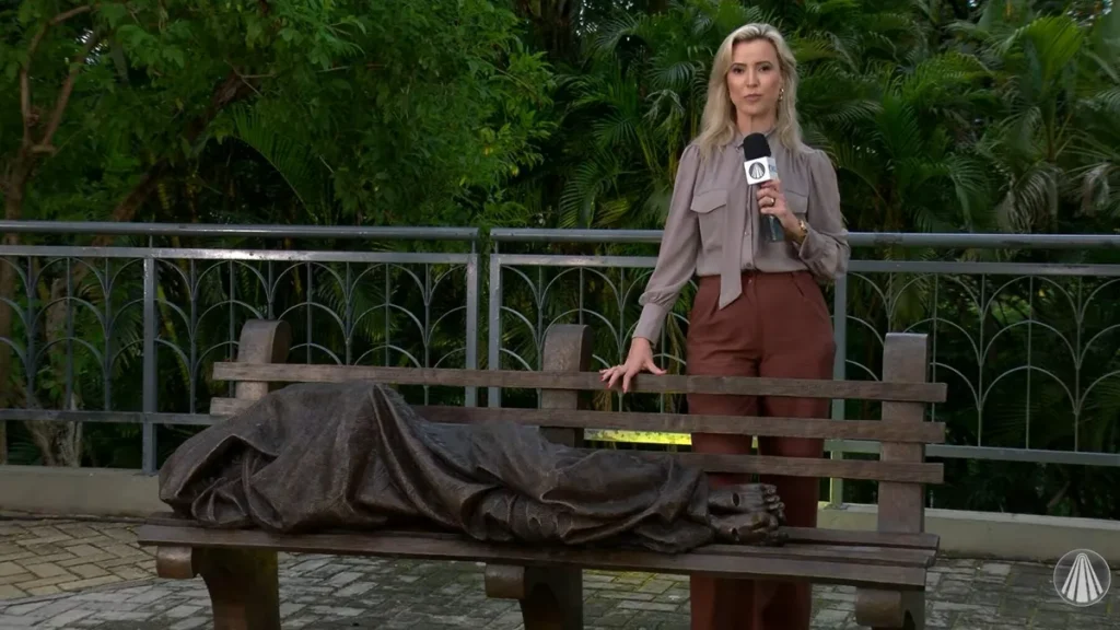 Imagem jesussemteto jornalismo tv do artigo Inauguração da escultura "Jesus Sem Teto" no Santuário Nacional; reveja a reportagem