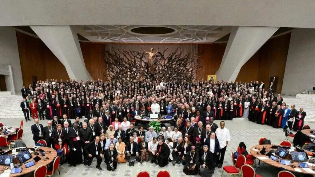 Imagem Papa Leao XIV reunido com religiosos em Roma do artigo Igreja, povo de Deus