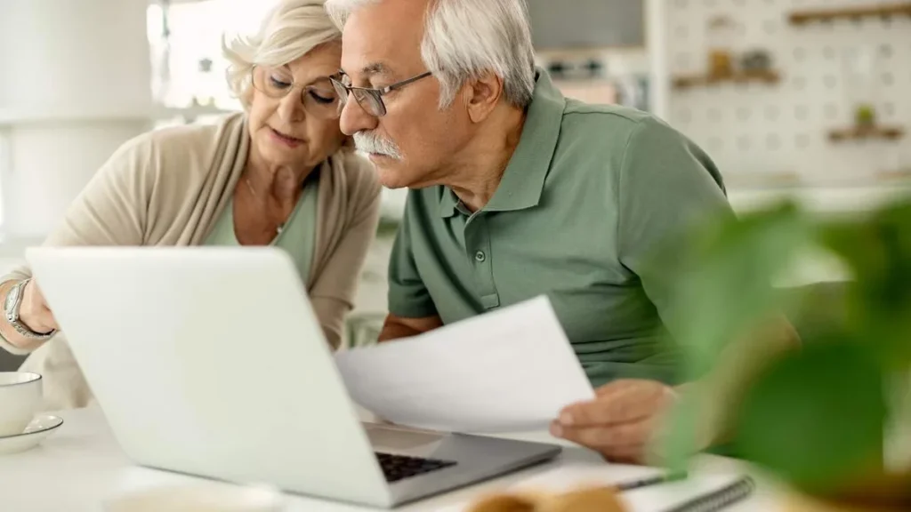 Imagem Casal buscando informacao sobre aposentadoria do artigo Aposentadoria 2026: o que você precisa saber?