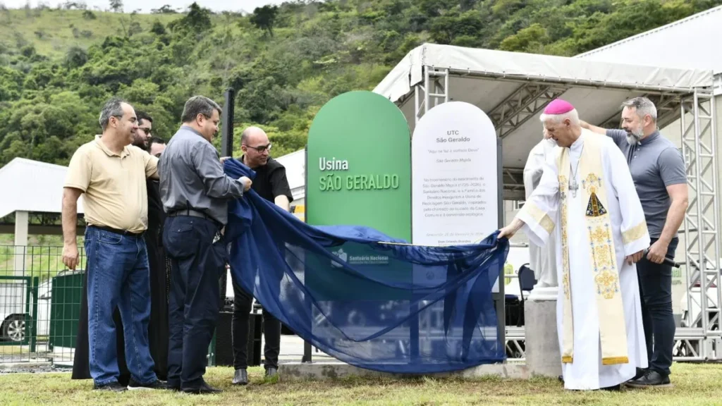 Imagem Descendimento da placa Usina Sao Geraldo do artigo Inauguração da Usina São Geraldo