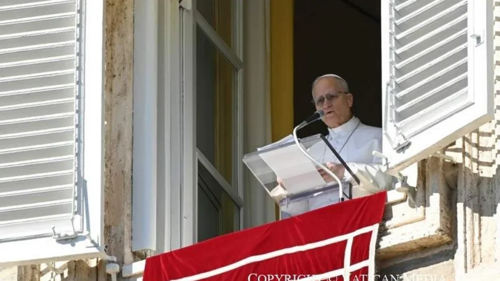 Imagem papa leao xiv durante angelus em 2026 do artigo Papa: celulares e TVs silenciados para ouvir Deus na Quaresma