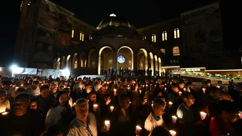 Imagem procissao luminosa terco dos homens 2026 do artigo Procissão Luminosa encerra 1º dia da Romaria do Terço dos Homens