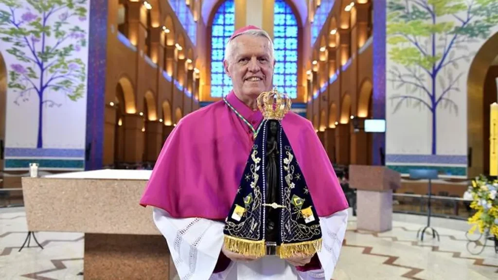 Imagem Dom Orlando e Nossa Senhora Aparecida do artigo Relembre a atuação de Dom Orlando junto à Família dos Devotos