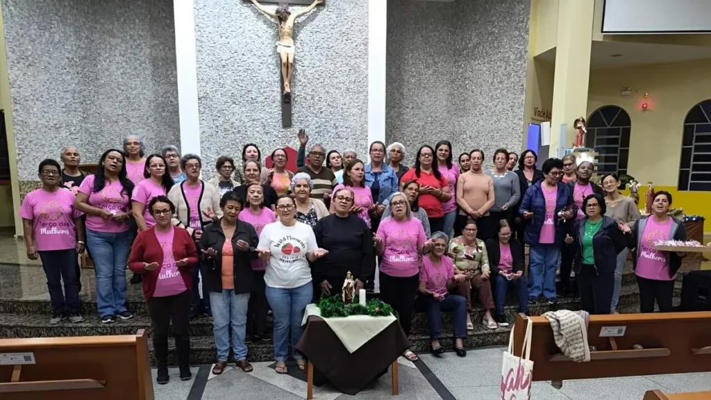 Imagem grupo do terco das mulheres na paroquia sao silvestre em jacarei do artigo Inspirada pelo marido, mulher propõe grupo do Terço das Mulheres