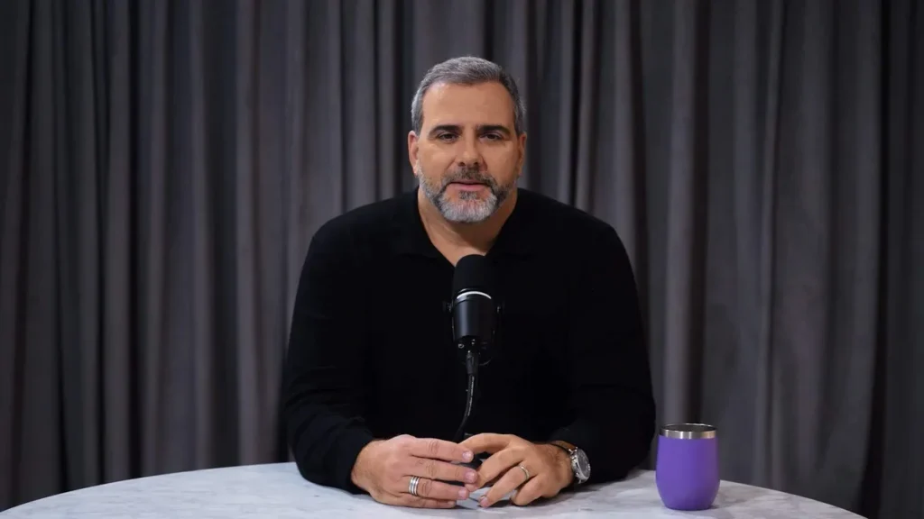 Imagem RAE 1811 Reproducao TV Aparecida 1 do artigo Padre Fábio Vieira é o entrevistado de Rodrigo Alvarez na TV Aparecida