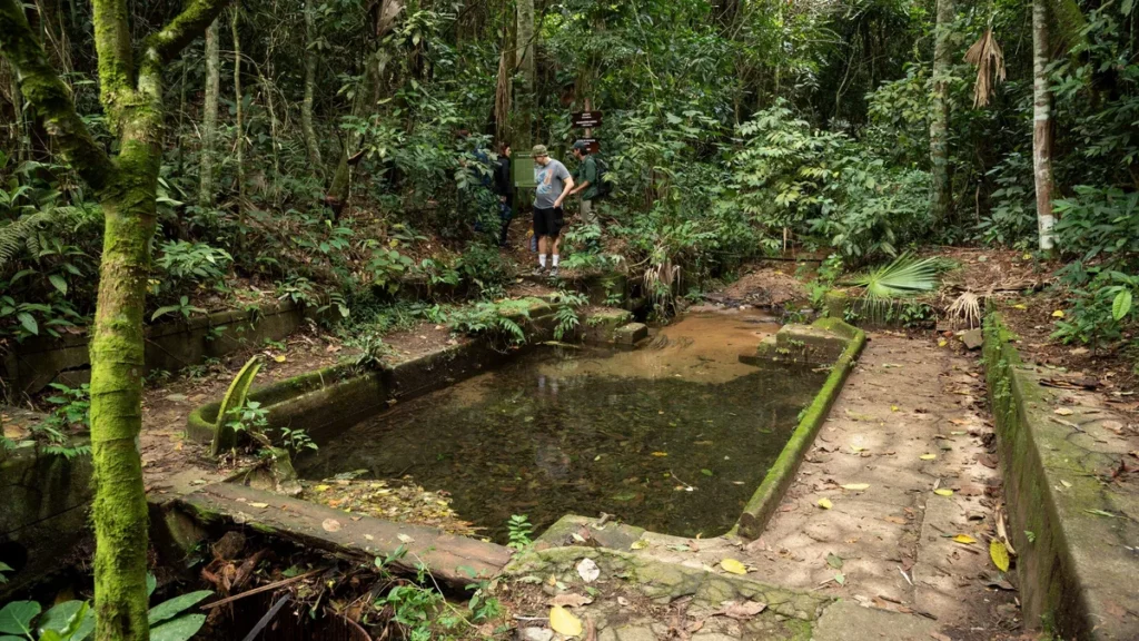 Imagem piscina historica no Rio Carioca do artigo O rio que dá nome a um povo