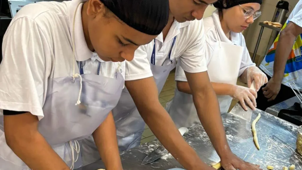 Imagem Usuarios do projeto Maos na Massa do artigo Mãos que partilham, acolhem e alimentam